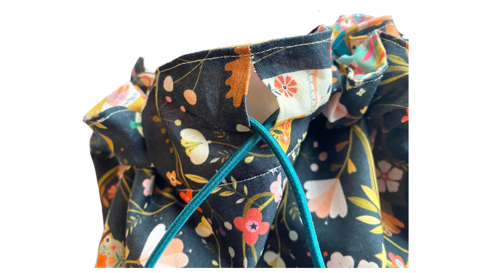 Assemble the makeup bag step 14