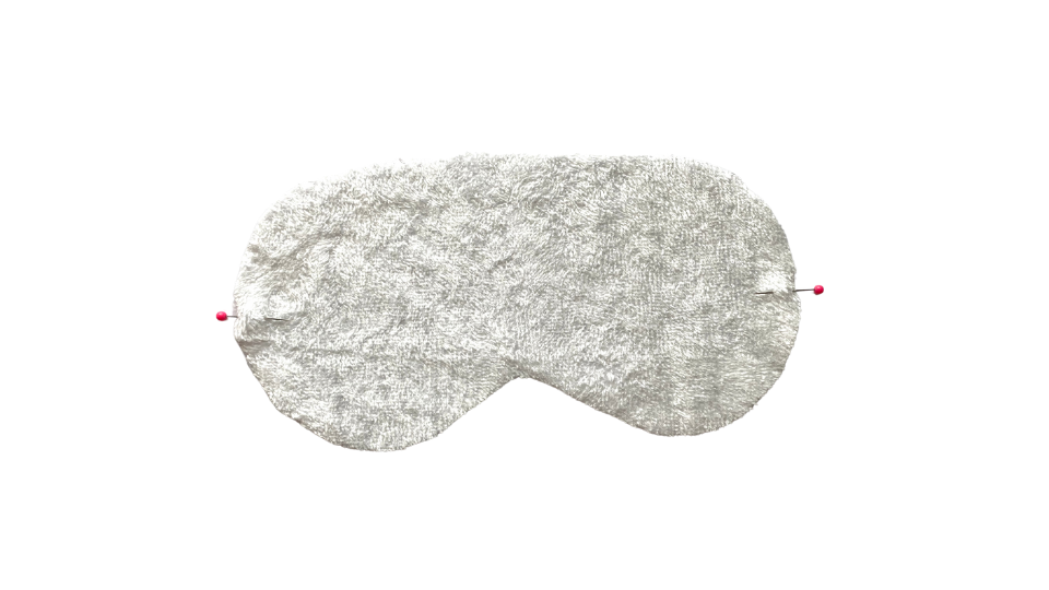 Assembling the eye mask - marking the elastic points of the eye mask