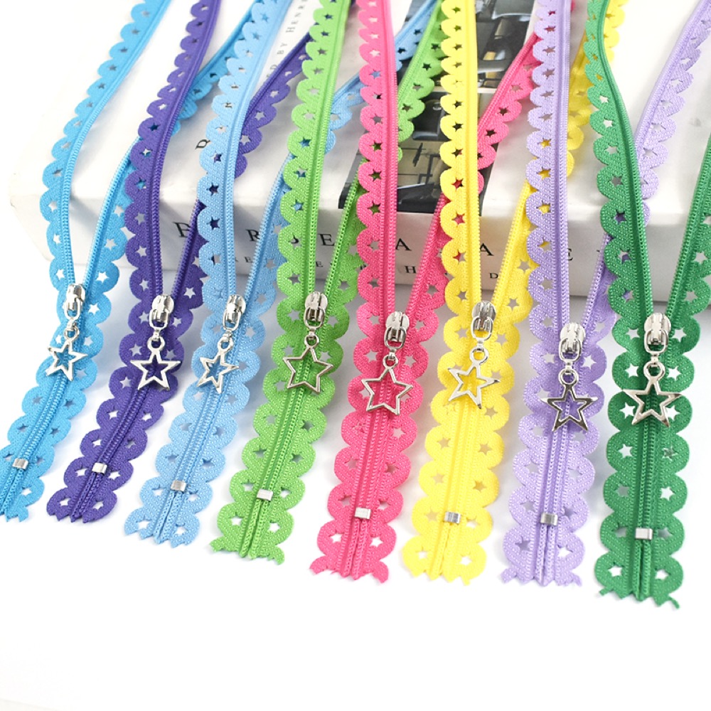 Decorative lace edge zip 1 Decorative lace edge zip 1